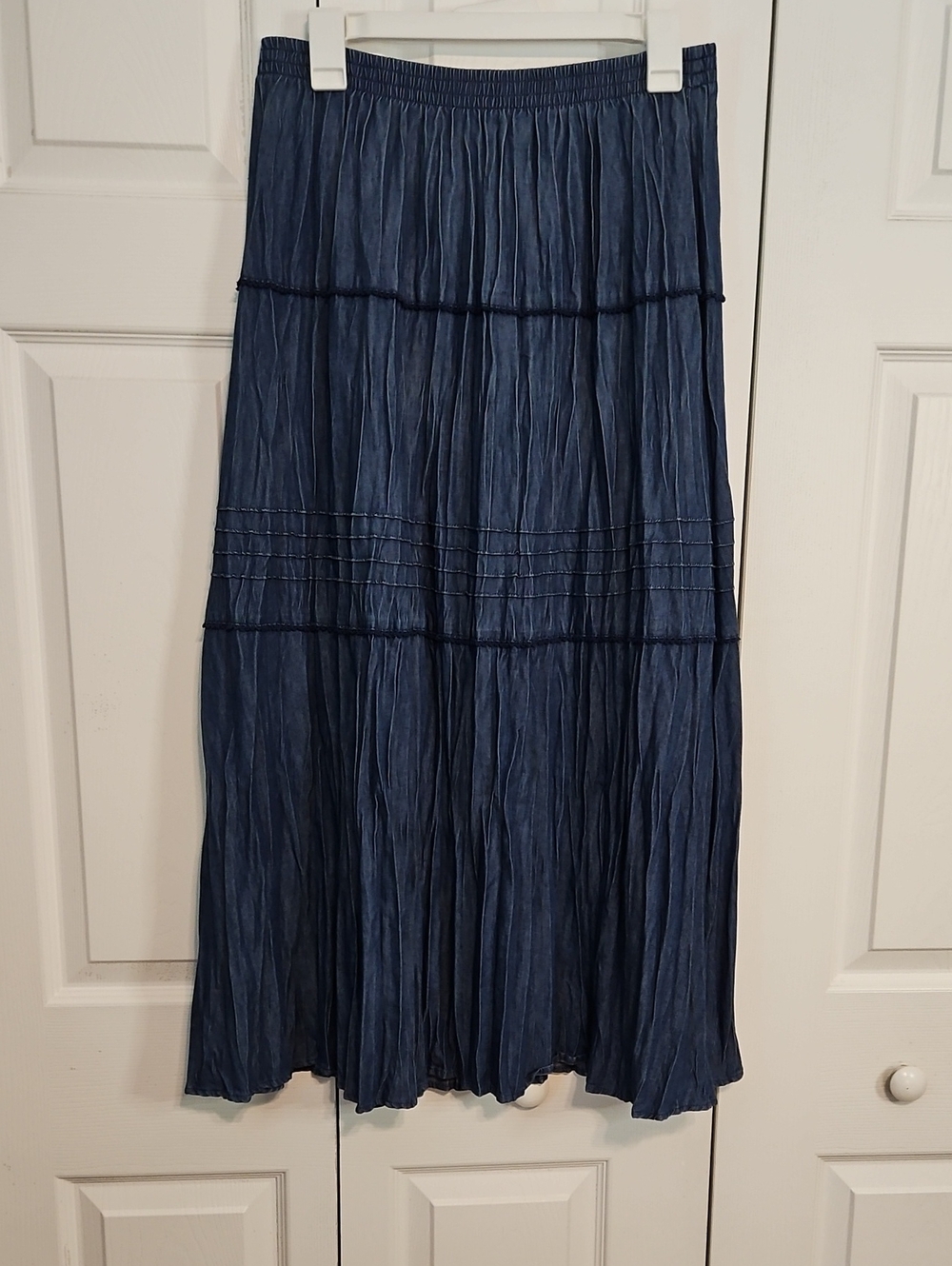 Women's Denim Pleated Maxi Skirt - Classic Everyday Style
